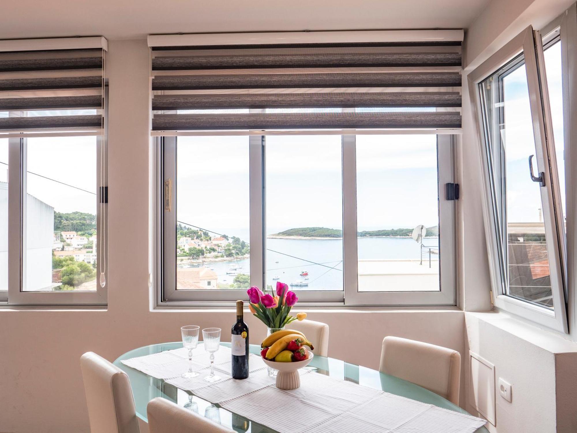 Apartment Jelka- Center Of Hvar Town Exterior photo