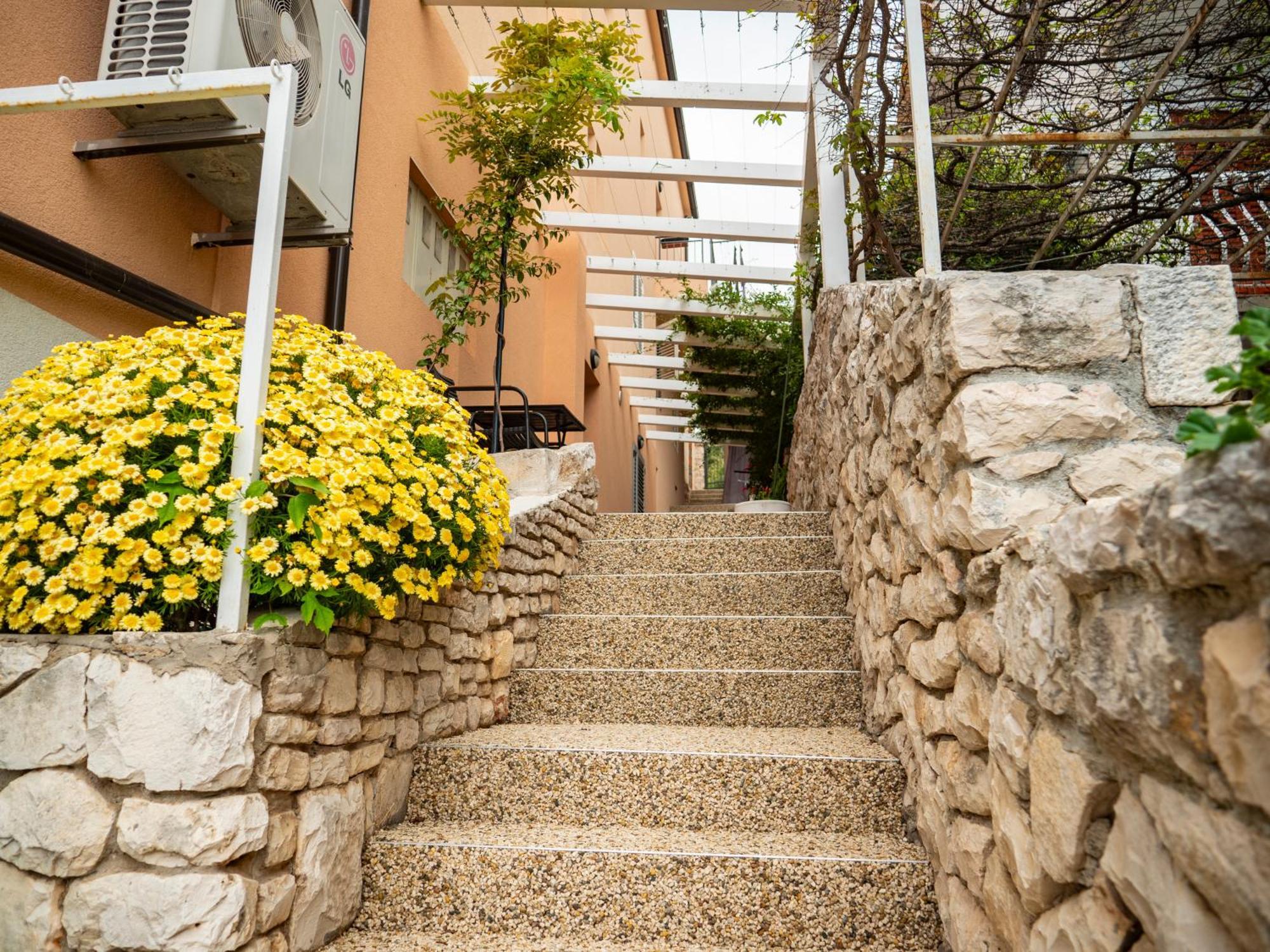 Apartment Jelka- Center Of Hvar Town Exterior photo